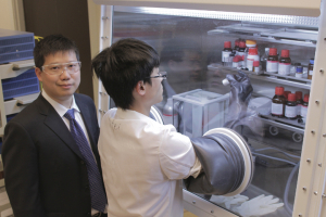ECE Professor Yan Yao guides graduate student in lab demonstration at UH Cullen College of Engineering.